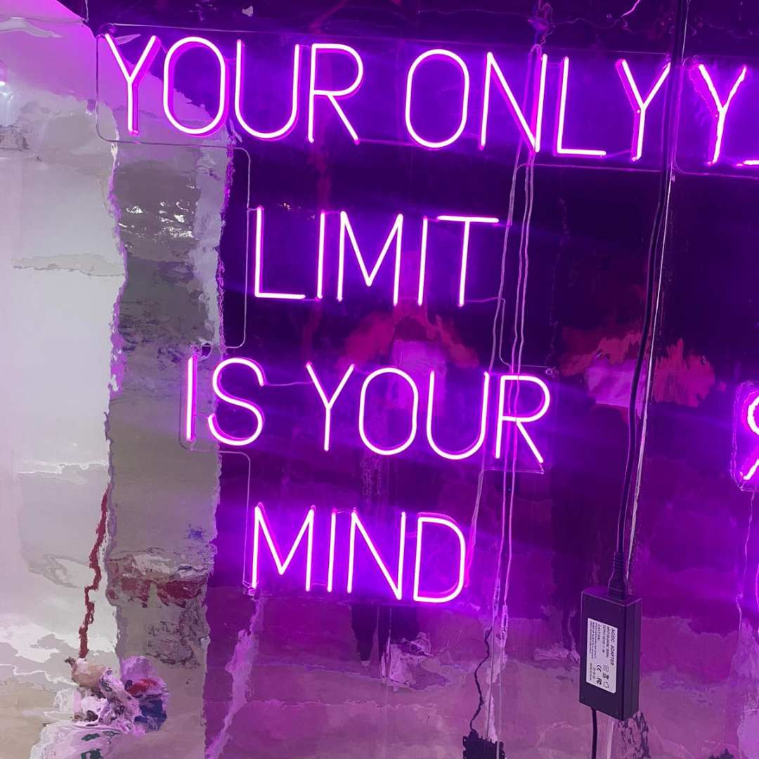 שלט ניאון לסטודיו לכושר YOUR ONLY LIMIT IS YOUR MIND