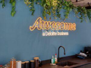 שלט ניאון למשרד DELOITTE
