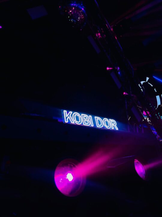 שלט ניאון RGB לדי ג'יי קובי דור
