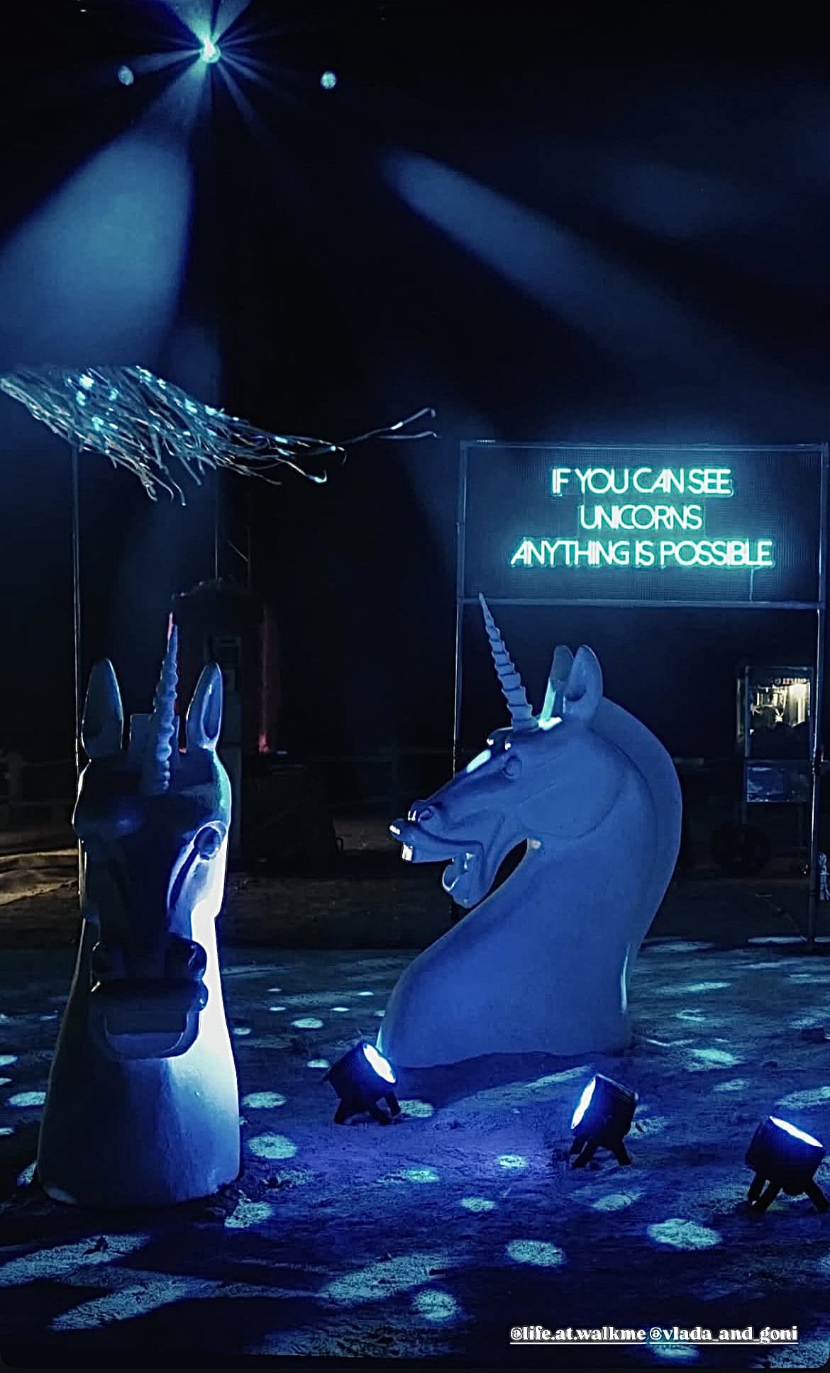 שלט ניאון לאירוע בצבע תכלת