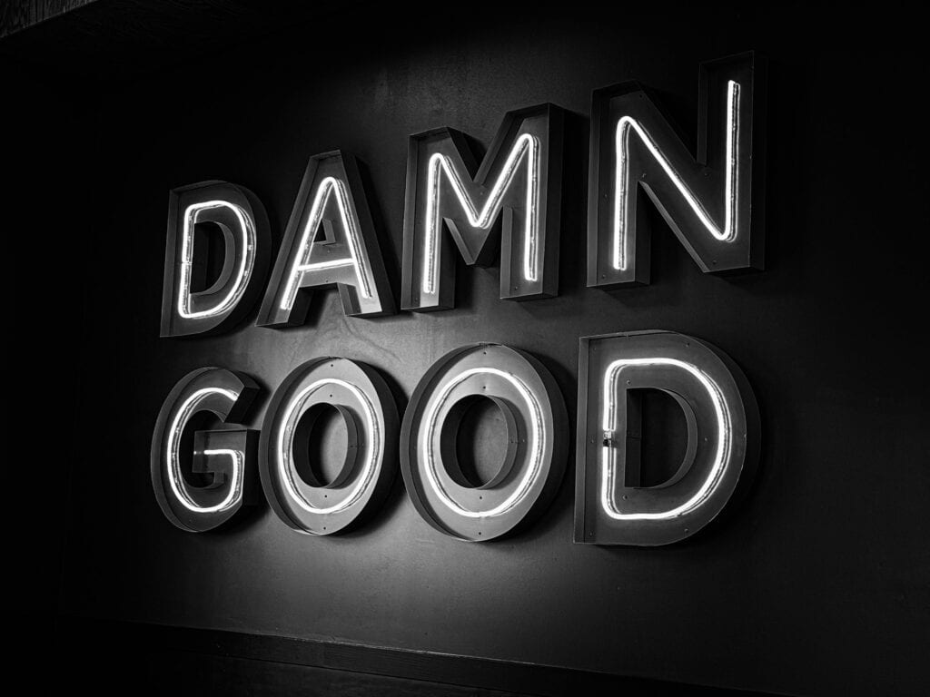 איך לעצב שלט לעסק