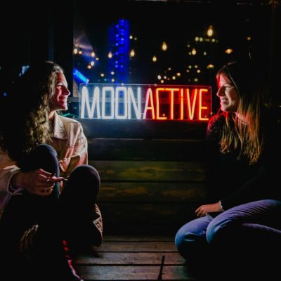 שלט ניאון לאירוע MOON ACTIVE בהפקת MP LIVE